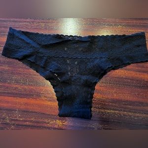 Victoria's Secret NWOT Lacey Cheeky panties, sz M